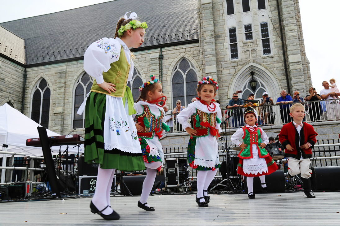 Piast dancers