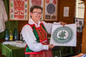 Wiesława Bogdańska is a multi-talented artist and expert in Kurpie traditions.